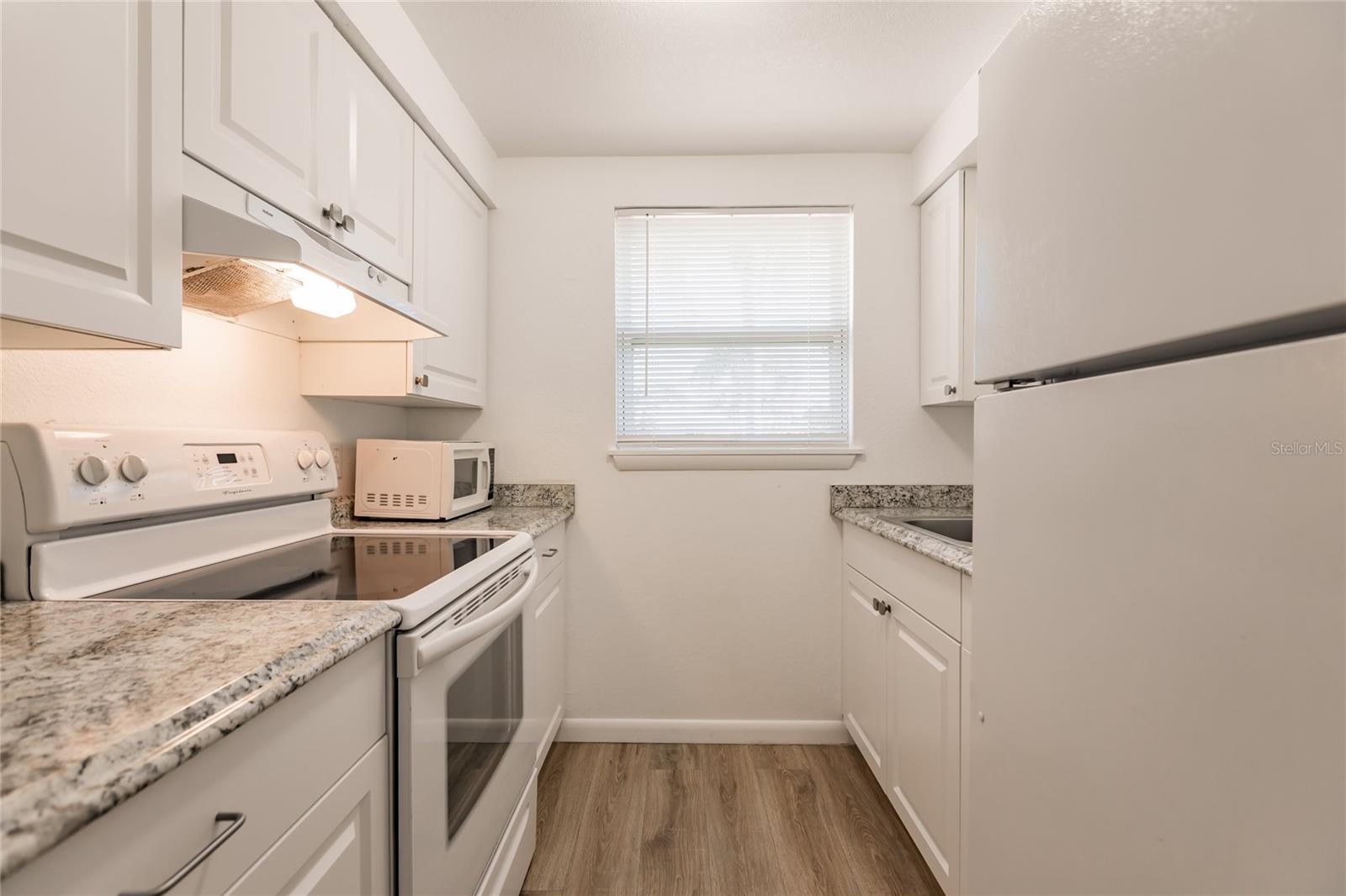1611 FLORENCE AVE #B, #B