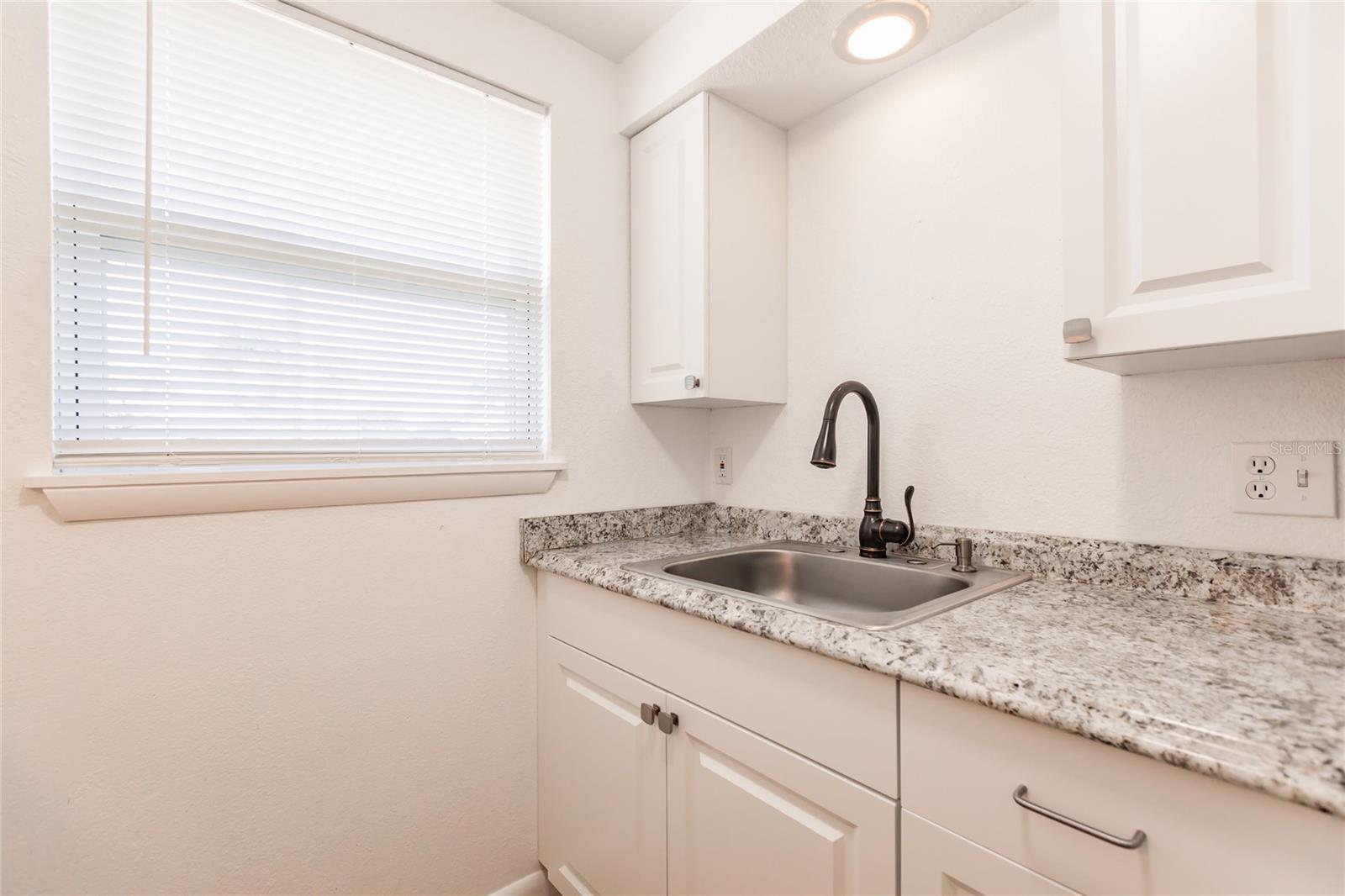 1611 FLORENCE AVE #B, #B