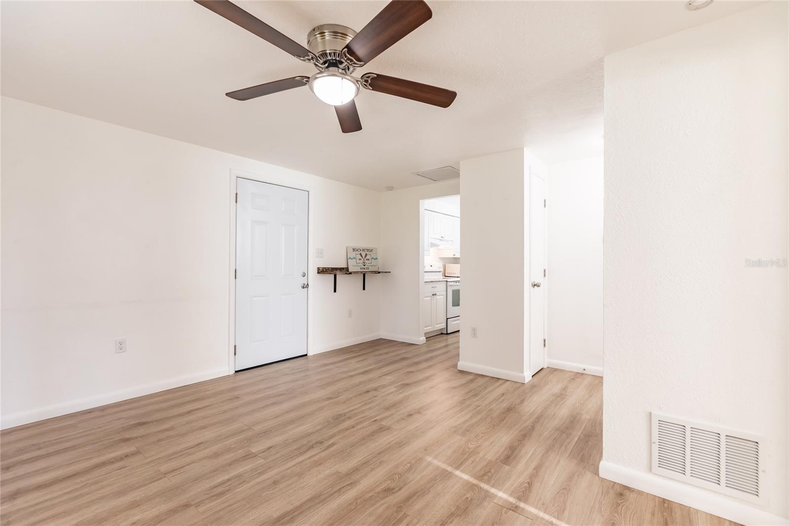 1611 FLORENCE AVE #B, #B