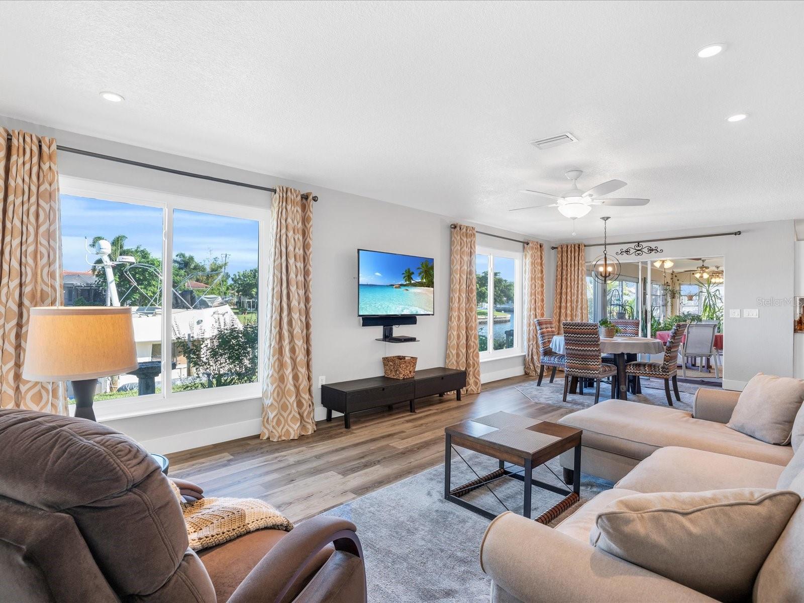 2816 VIA PALOMA DR