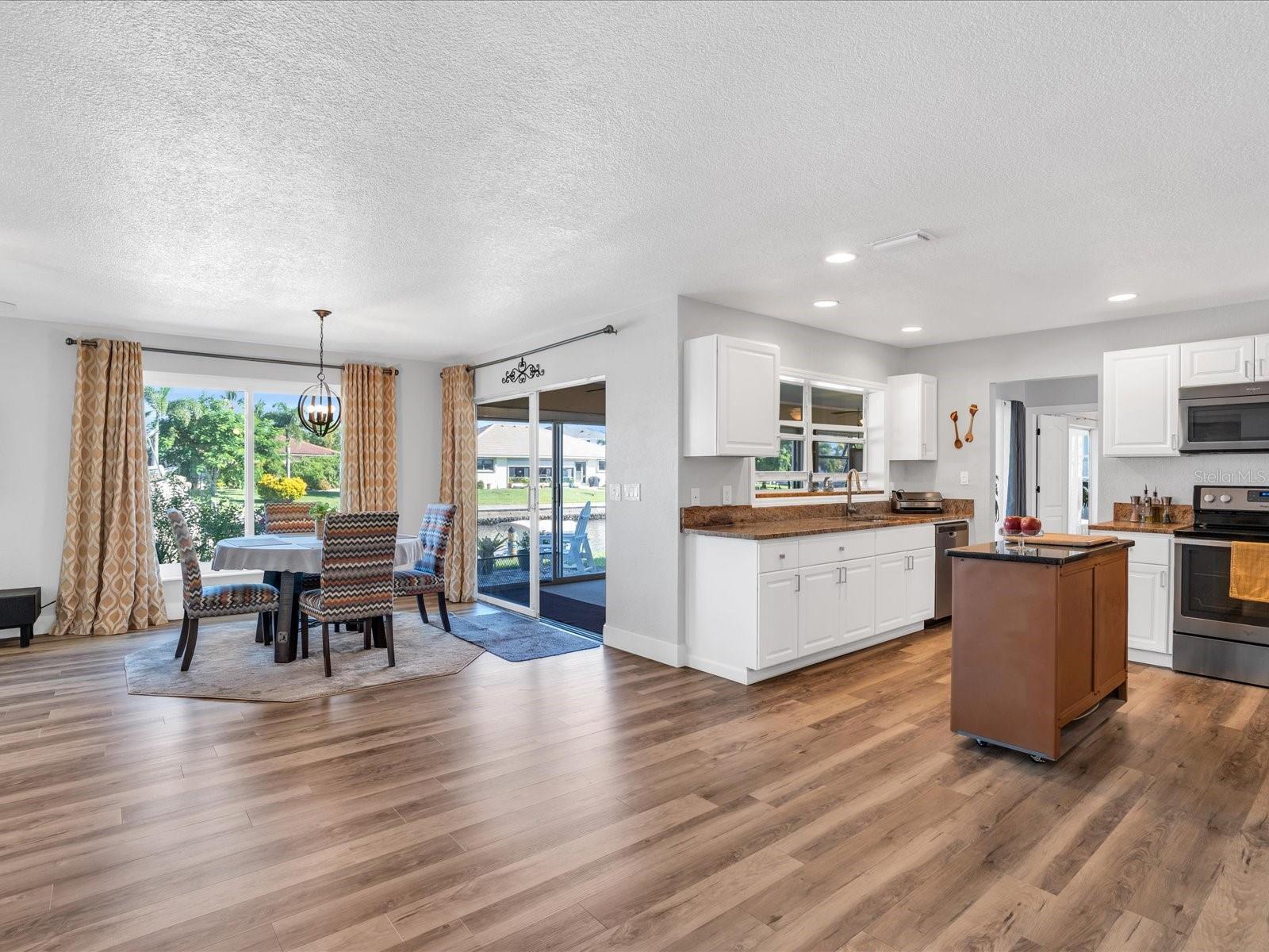 2816 VIA PALOMA DR