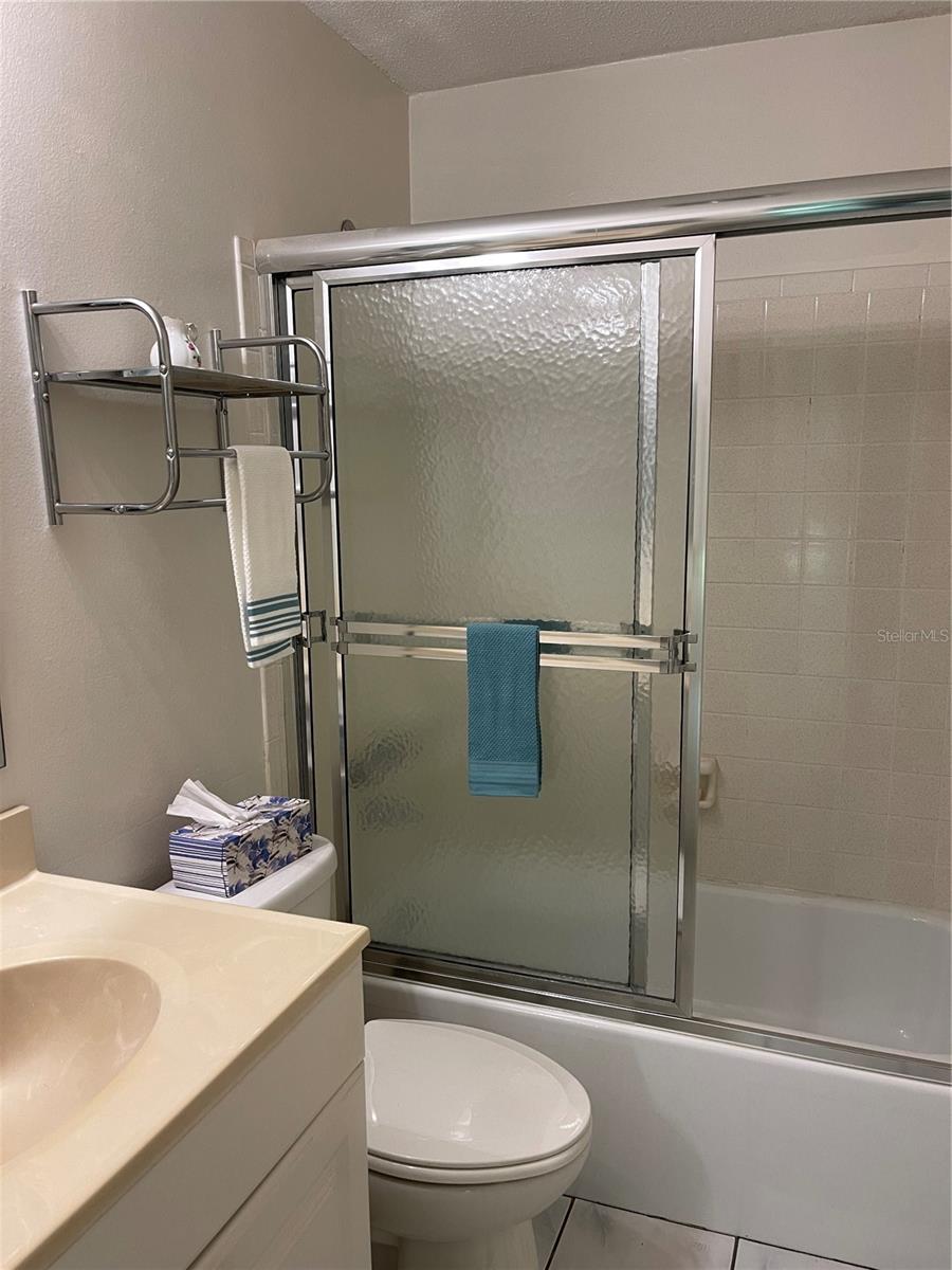 409 MANATEE CT #204, #204