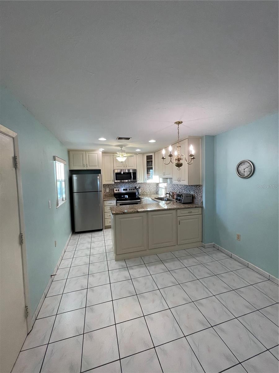409 MANATEE CT #204, #204