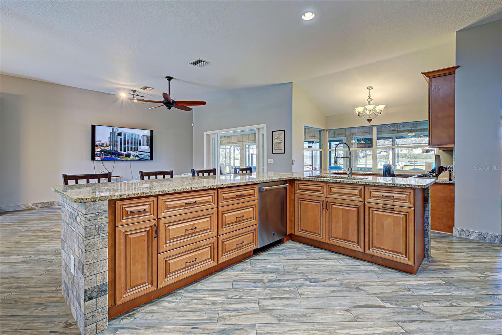 2508 TROPICAIRE BLVD