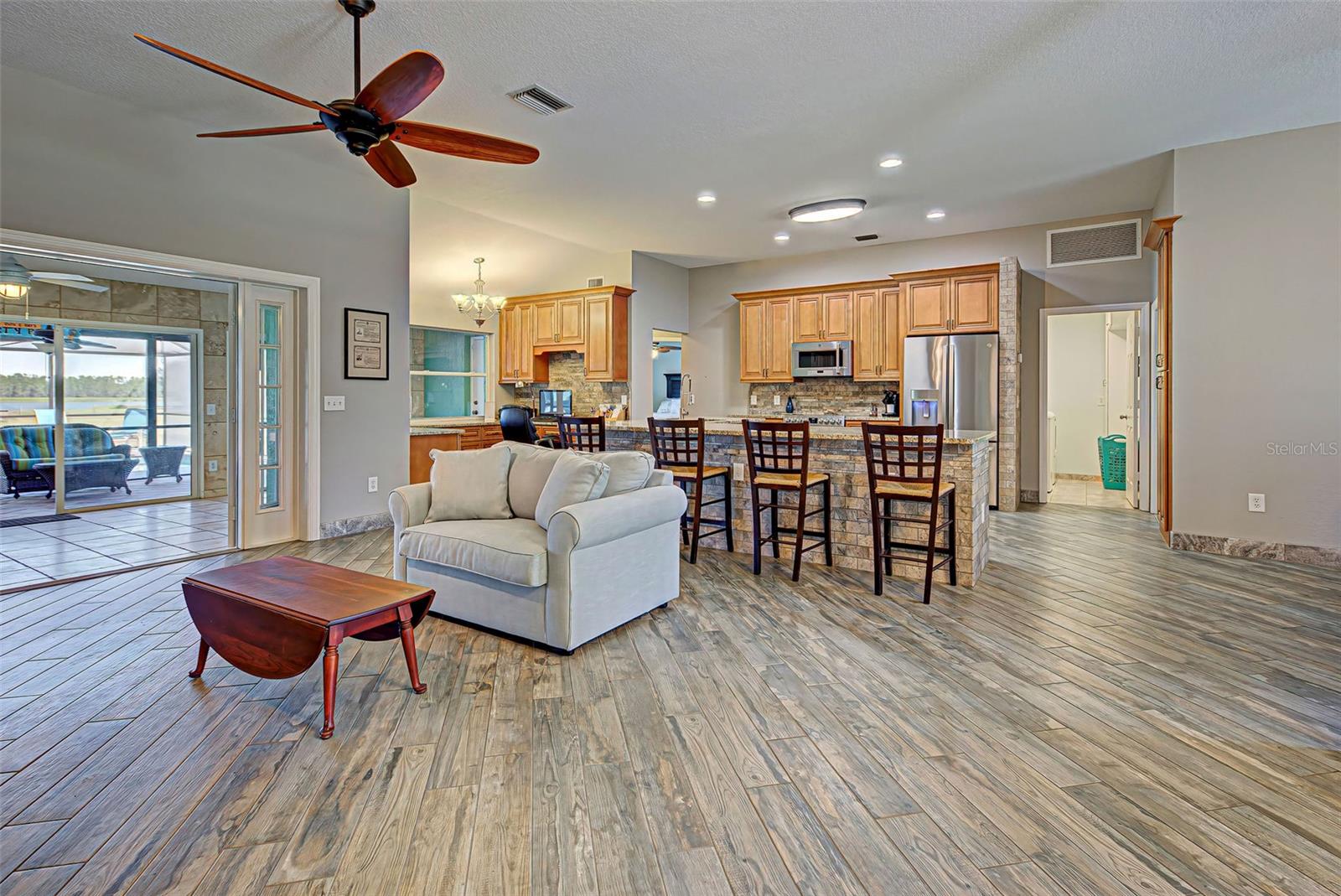 2508 TROPICAIRE BLVD
