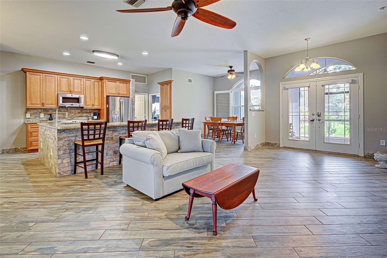 2508 TROPICAIRE BLVD