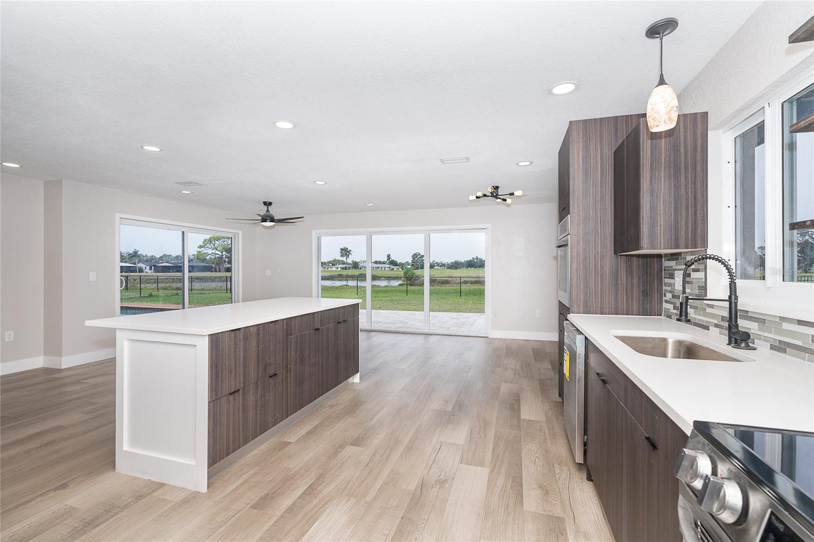 10 OAKLAND HILLS CT