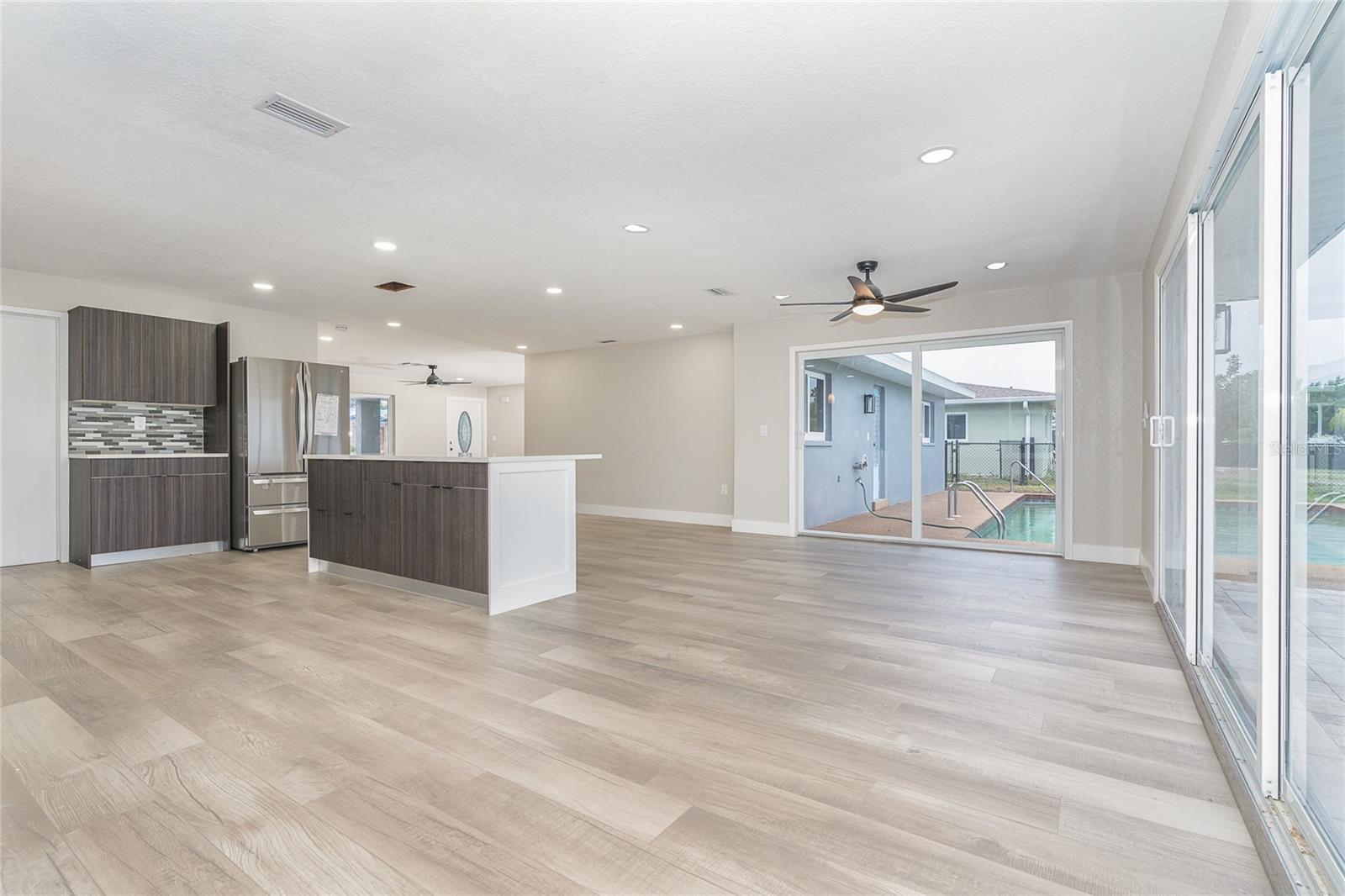 10 OAKLAND HILLS CT