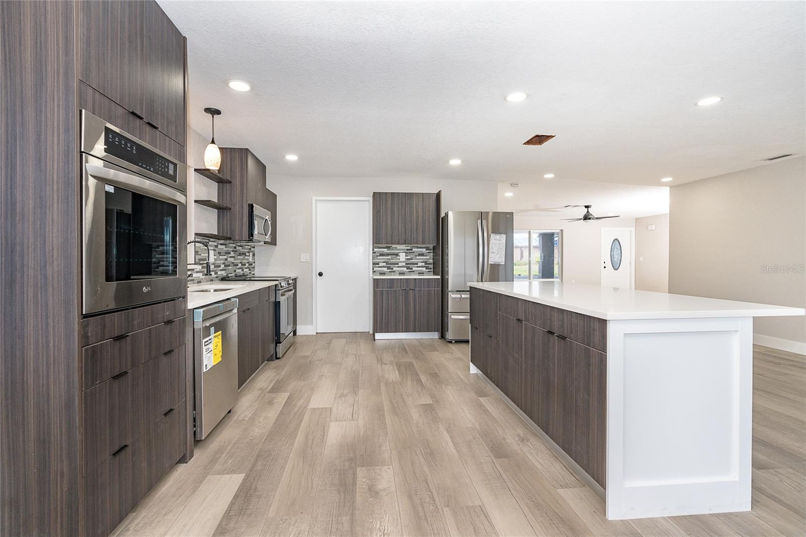 10 OAKLAND HILLS CT