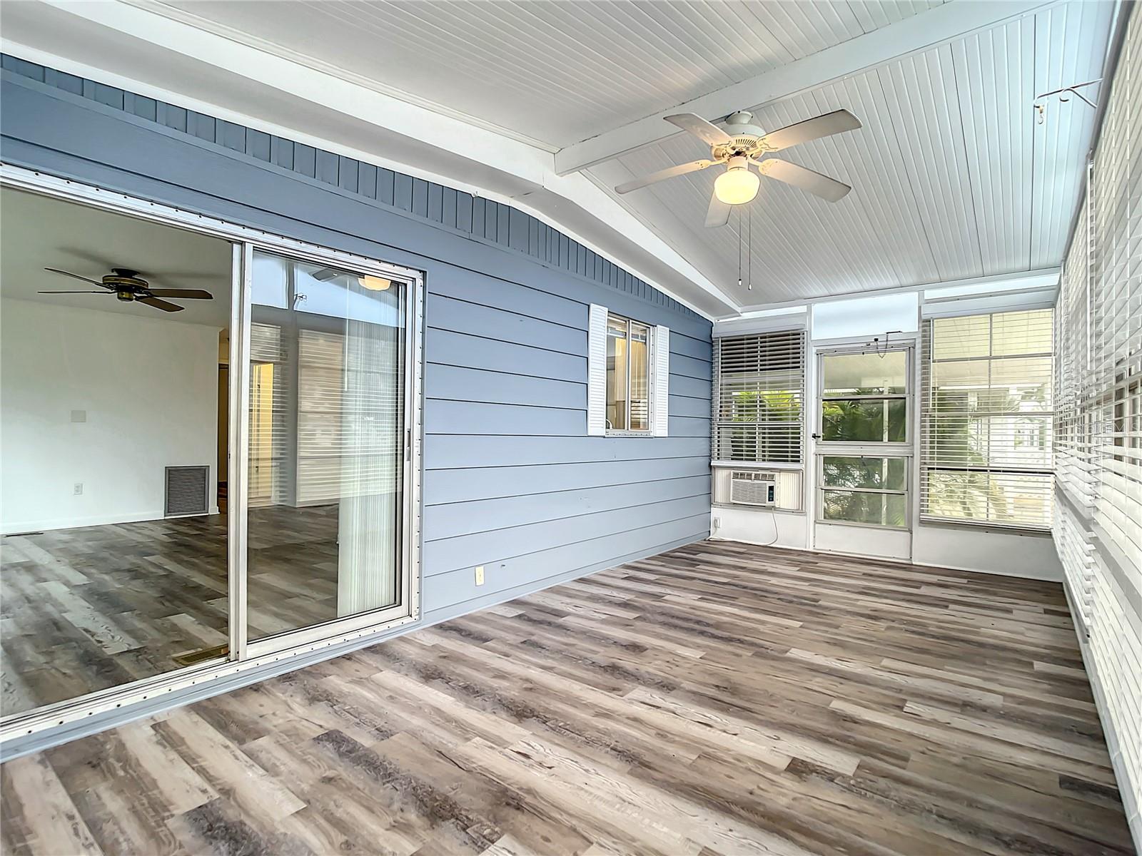 33 CASTAWAY CT