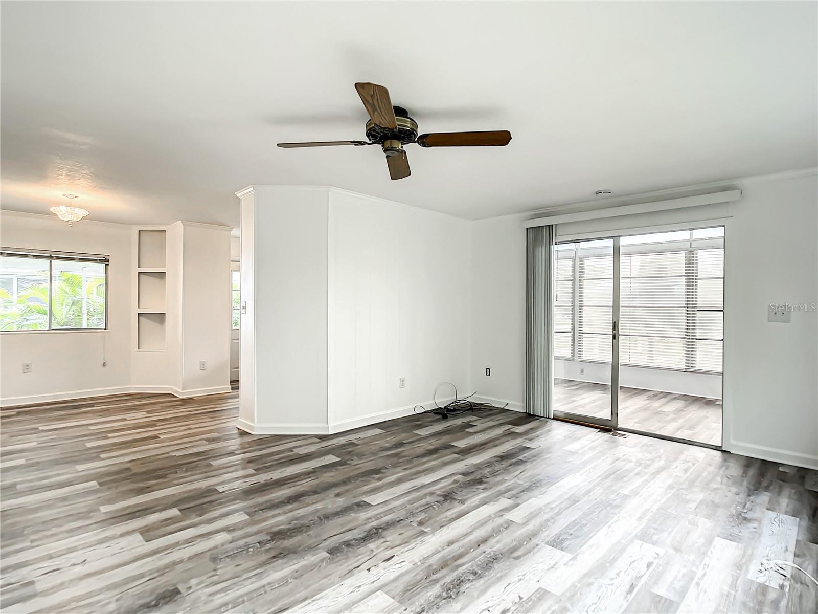 33 CASTAWAY CT