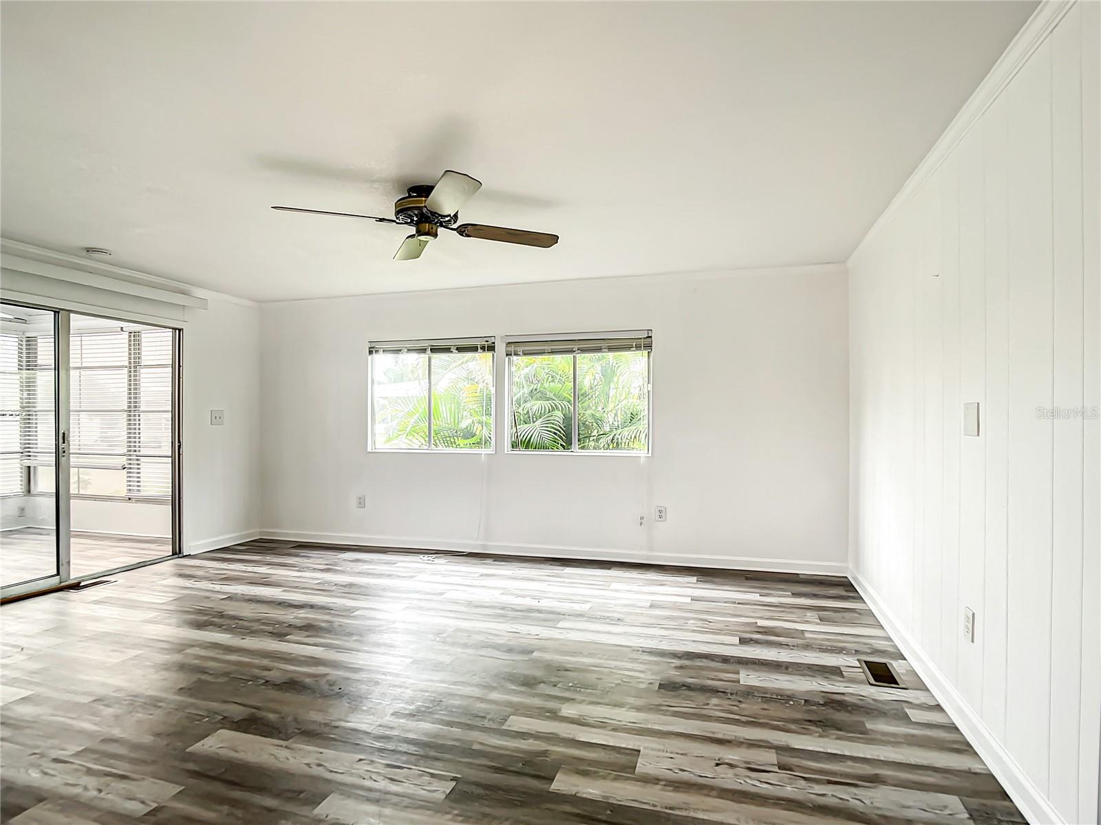 33 CASTAWAY CT