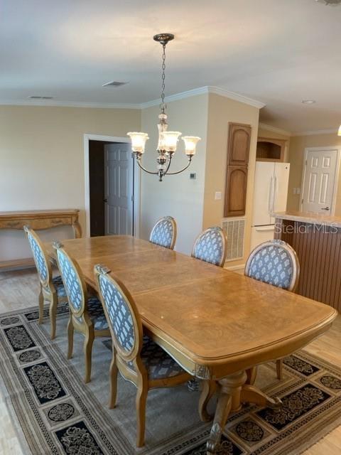 621 GLORIOSA DR