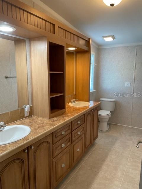 621 GLORIOSA DR