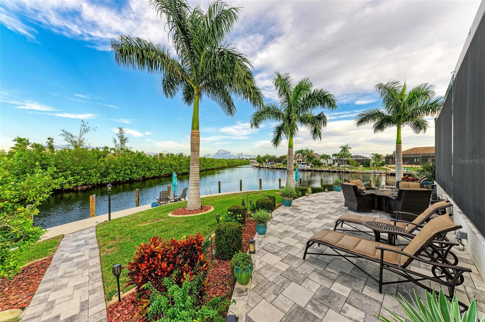 1355 GREBE DR