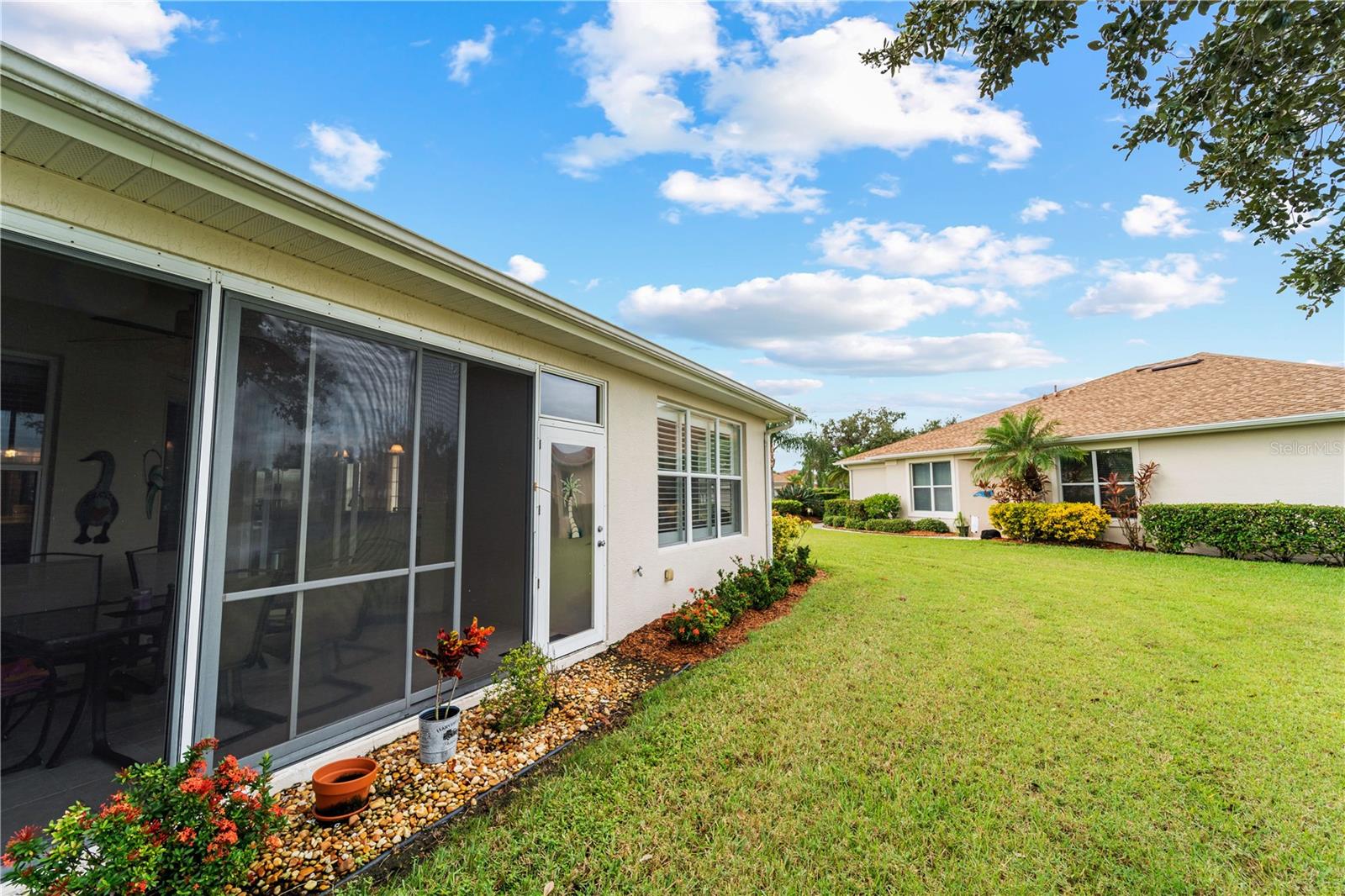 2423 MAGNOLIA CIR