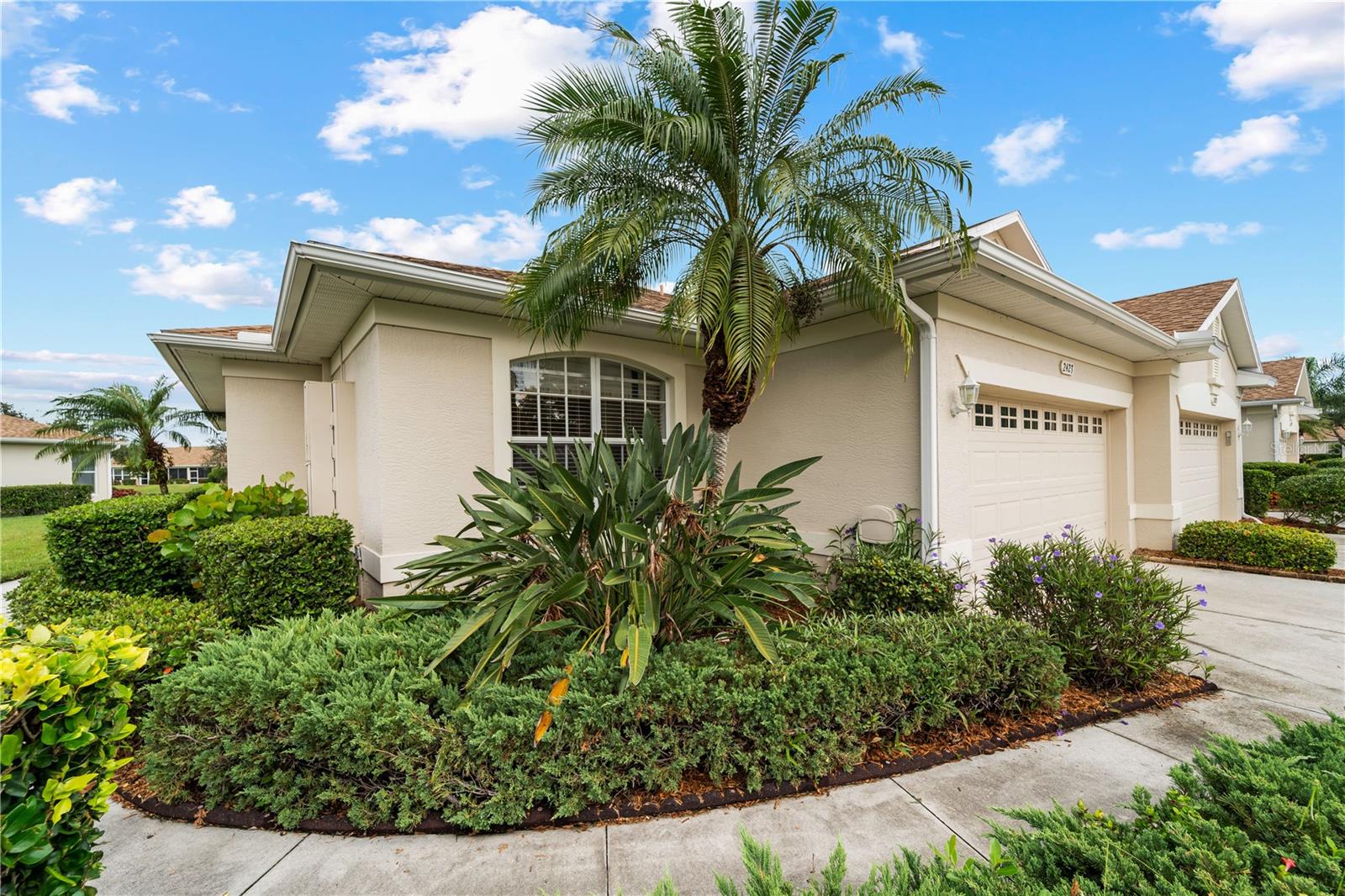 2423 MAGNOLIA CIR