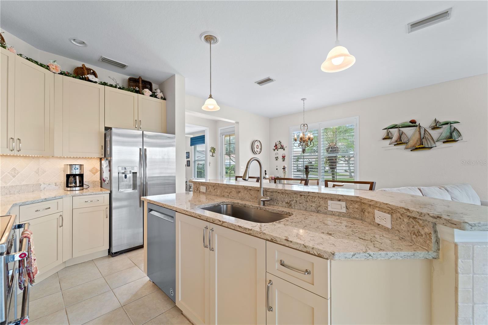 2423 MAGNOLIA CIR