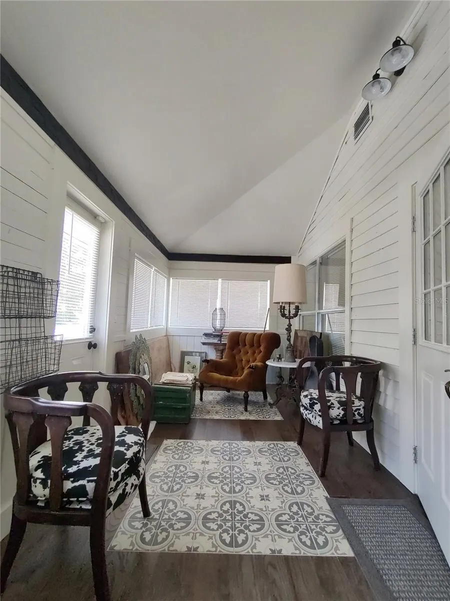218 S HERNANDO AVE