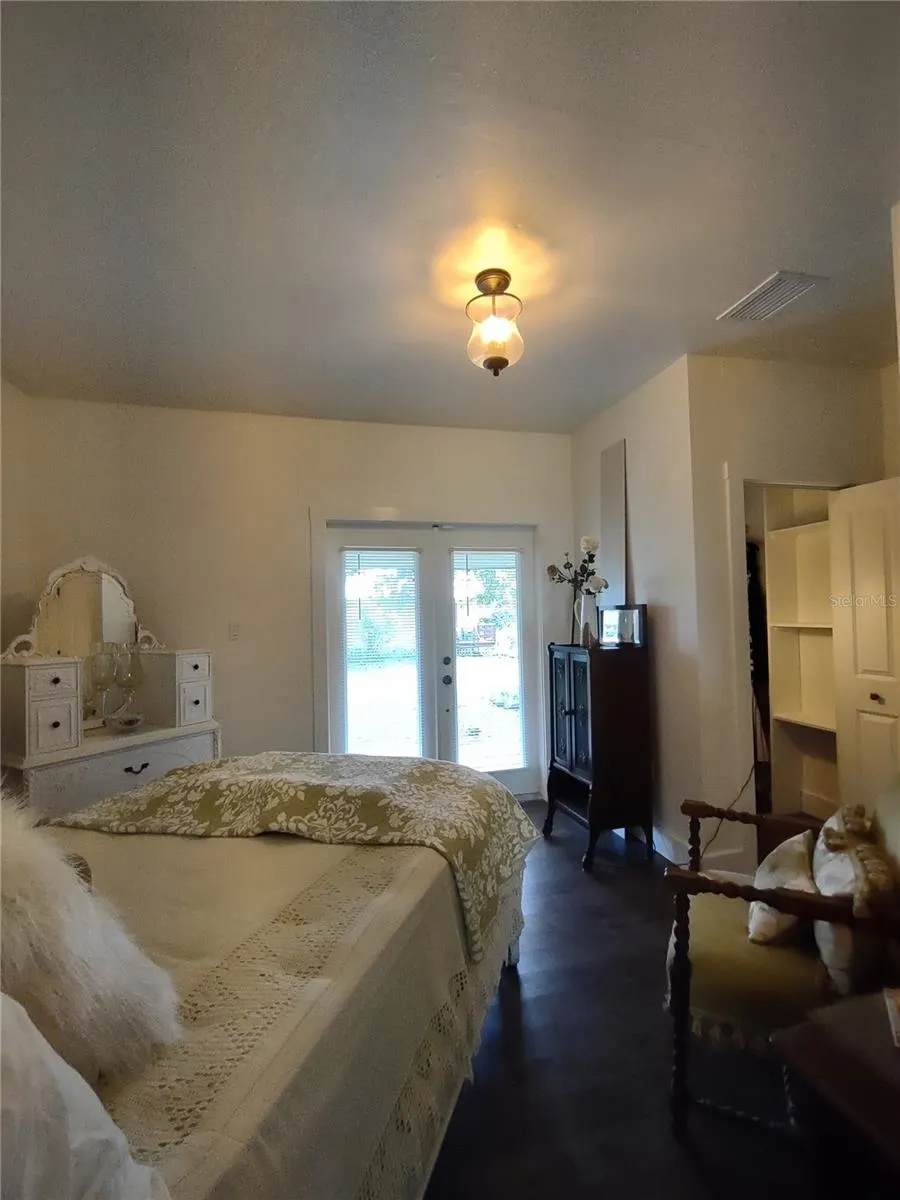 218 S HERNANDO AVE
