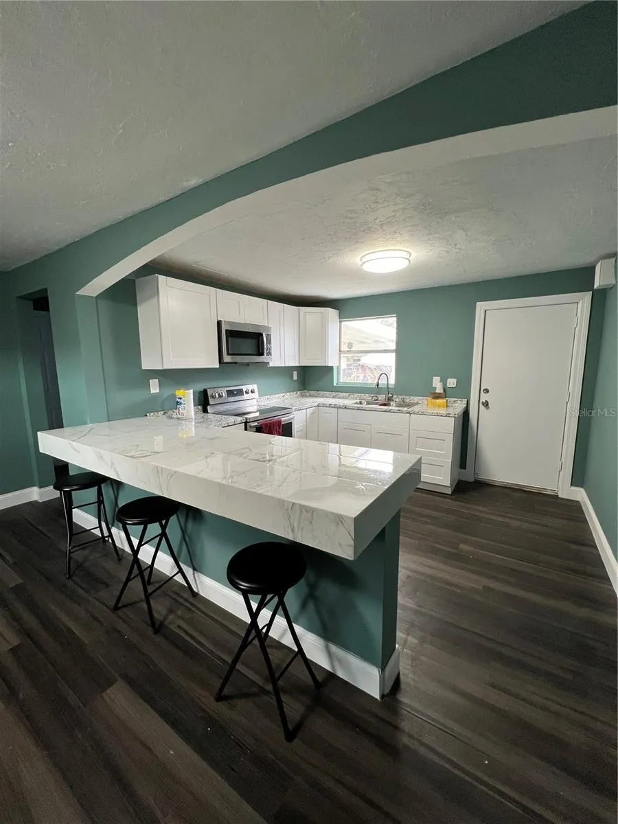 12 GLENDORA AVE
