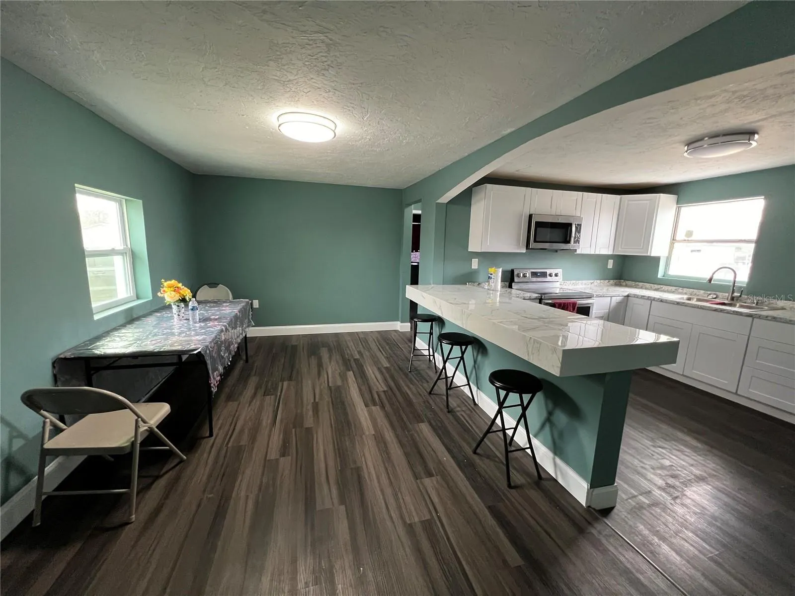12 GLENDORA AVE