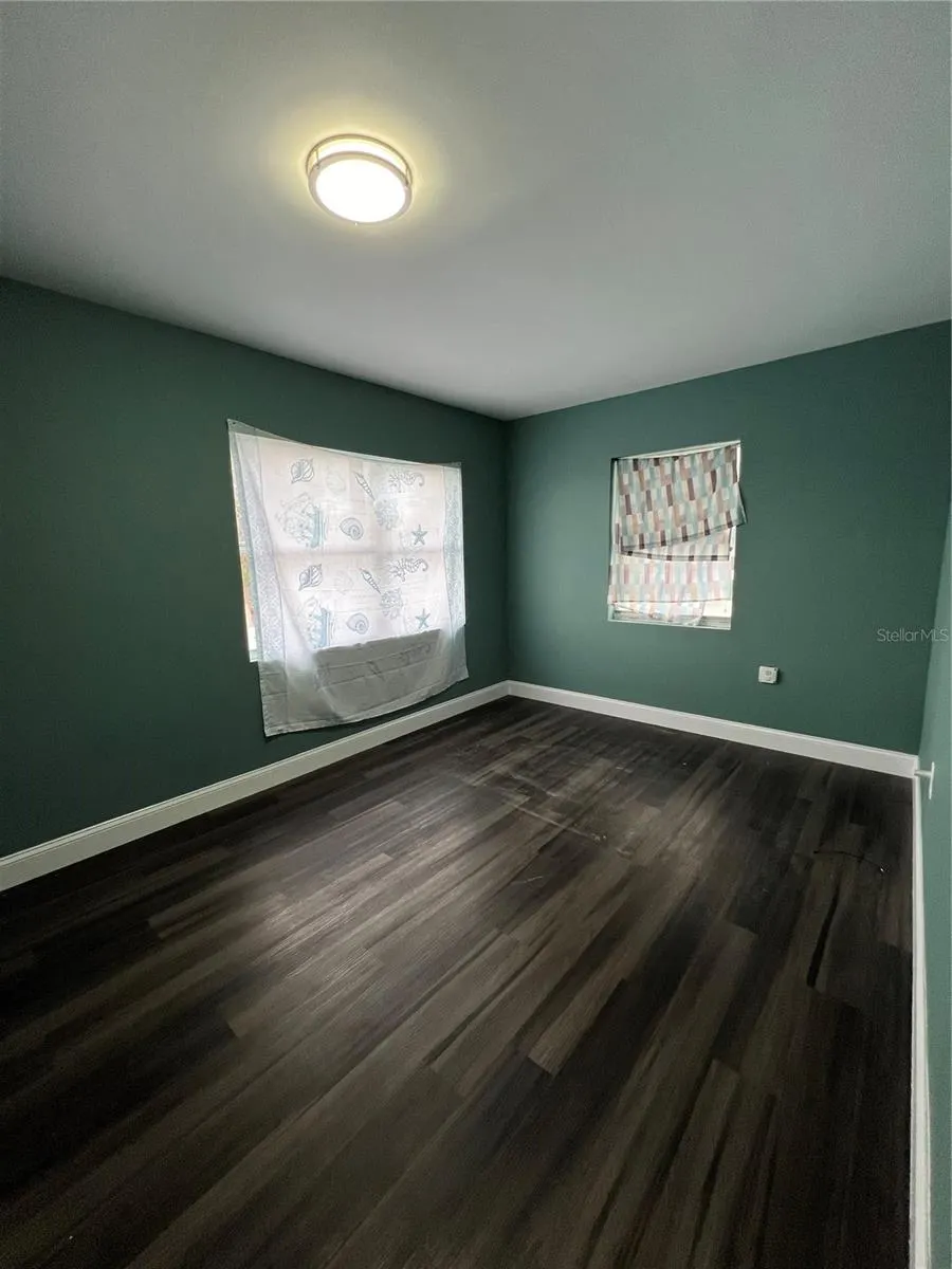 12 GLENDORA AVE