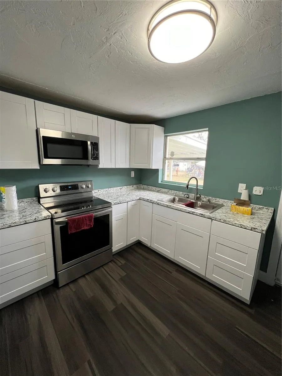 12 GLENDORA AVE