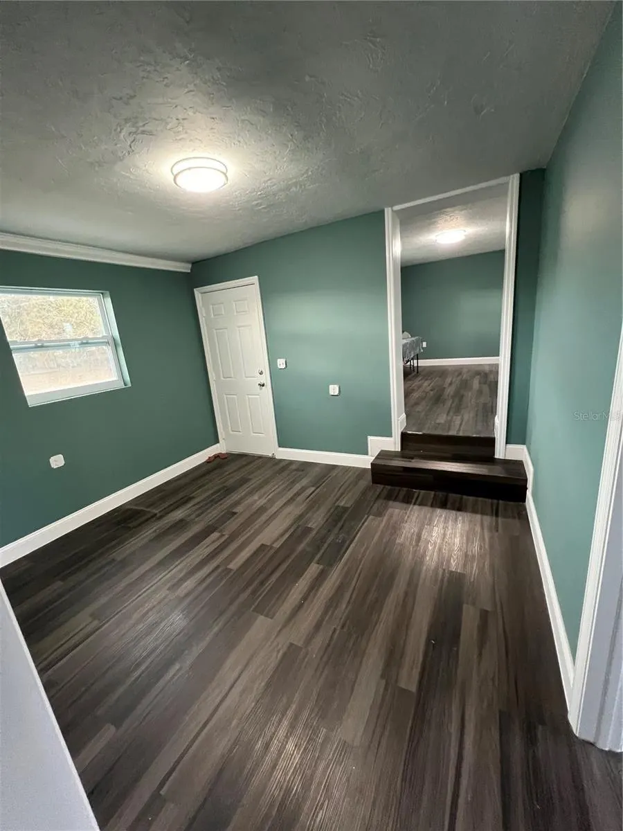 12 GLENDORA AVE