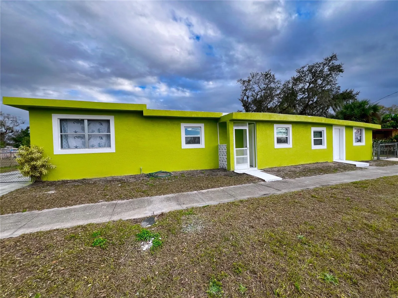 12 GLENDORA AVE
