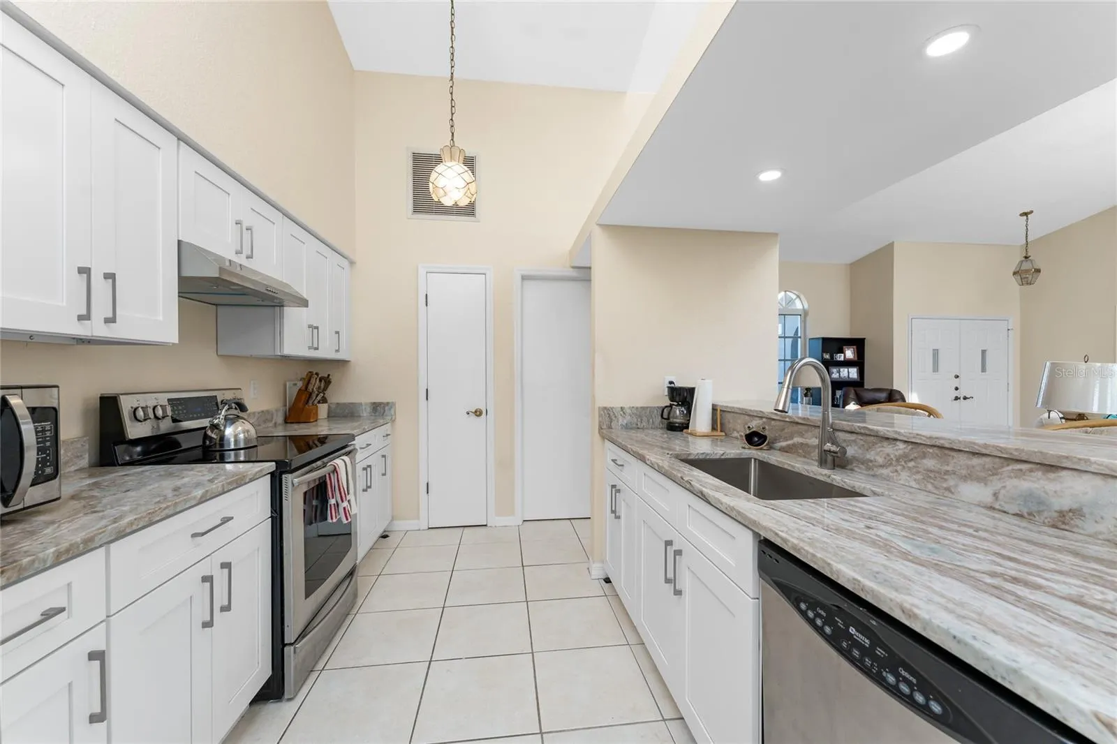 11951 SW KINGSWAY CIR