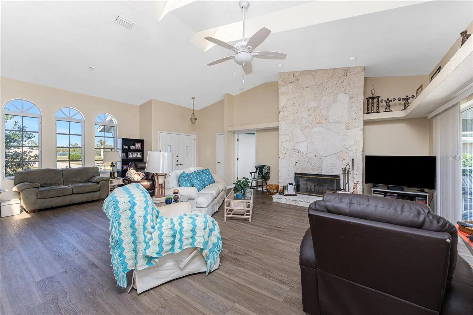 11951 SW KINGSWAY CIR