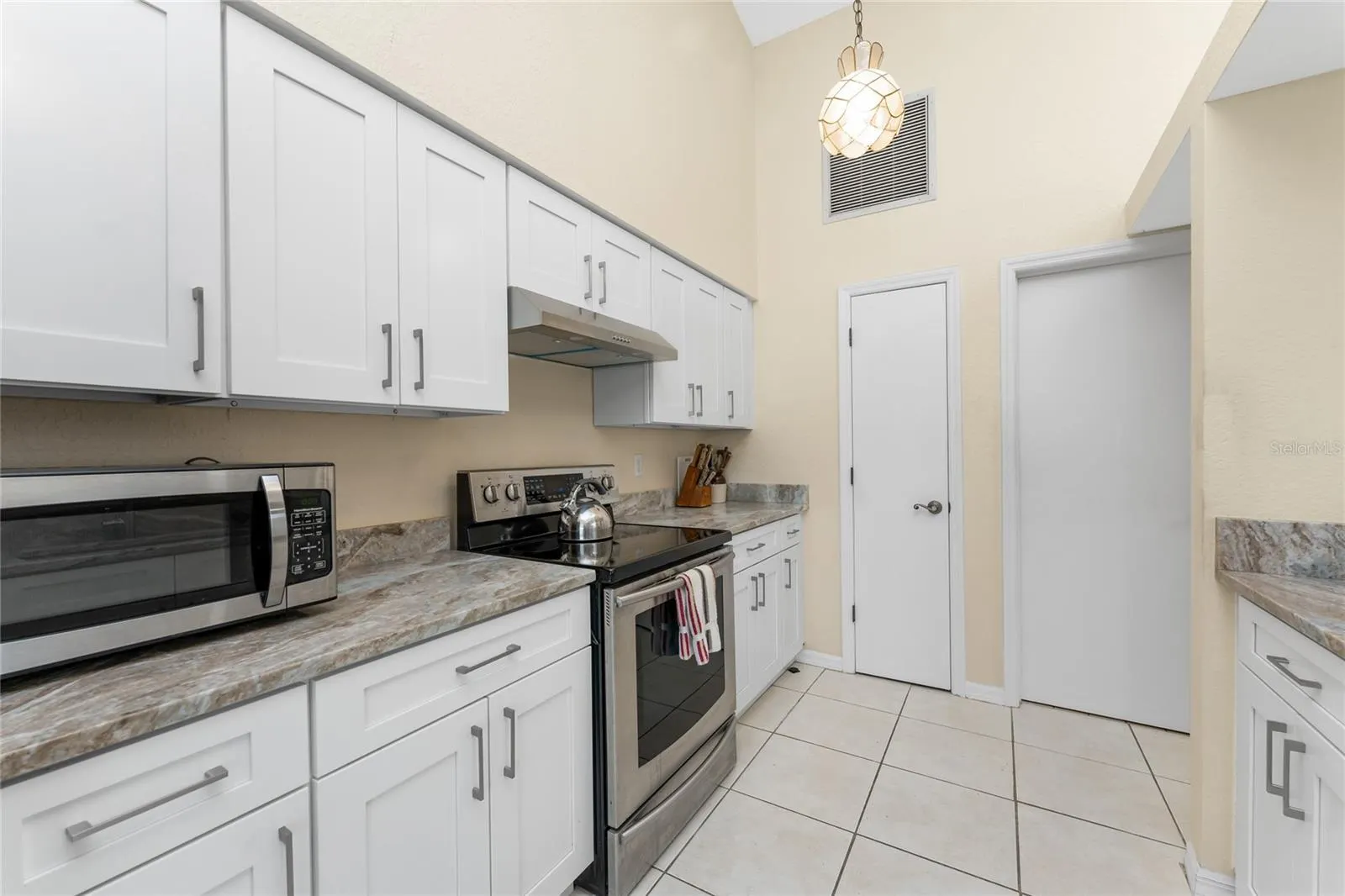 11951 SW KINGSWAY CIR