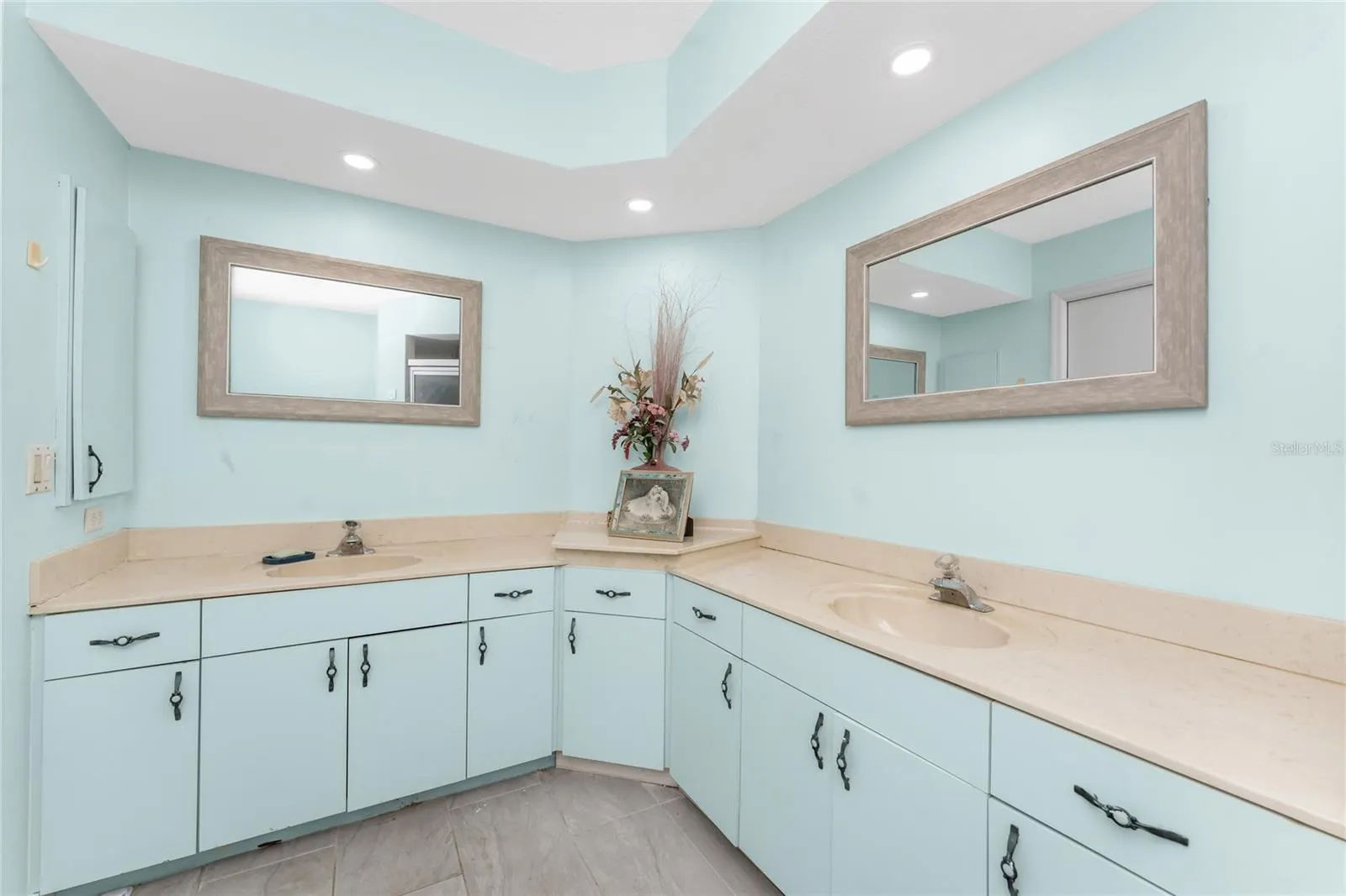 11951 SW KINGSWAY CIR