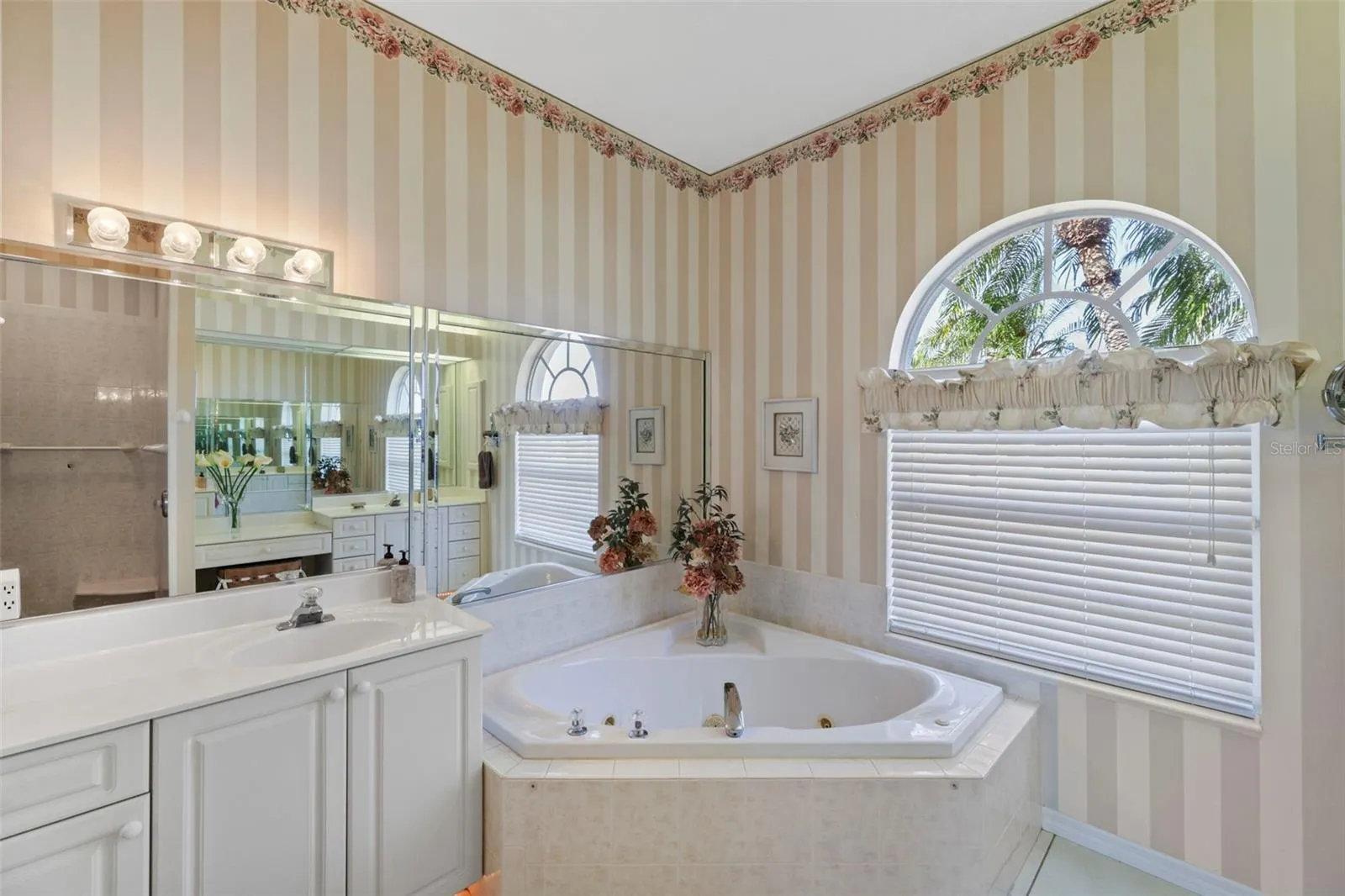 12991 SW KINGSWAY CIR