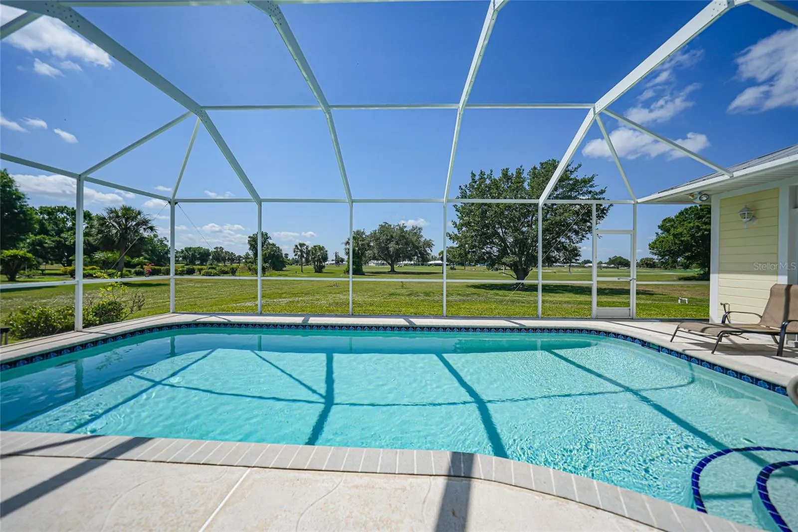 8069 SW AVIARY RD