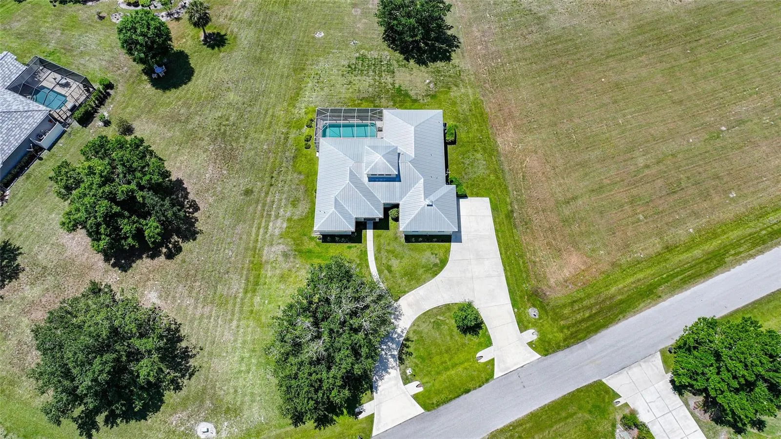 8069 SW AVIARY RD