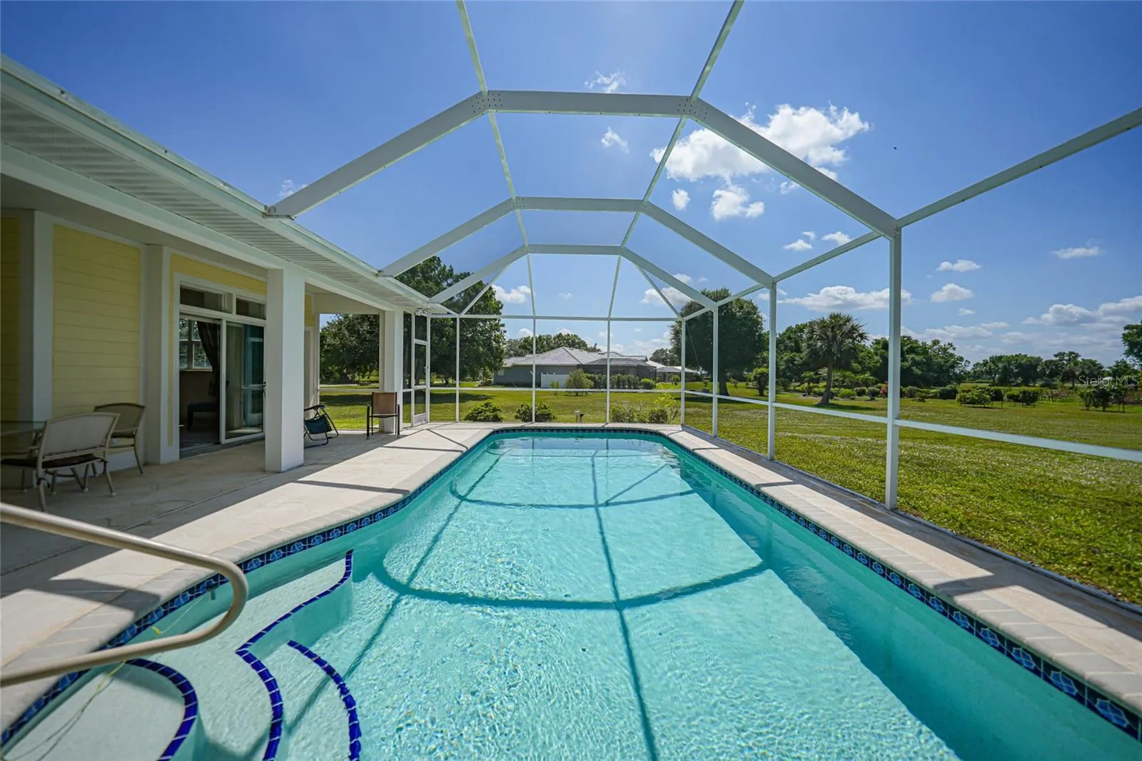 8069 SW AVIARY RD