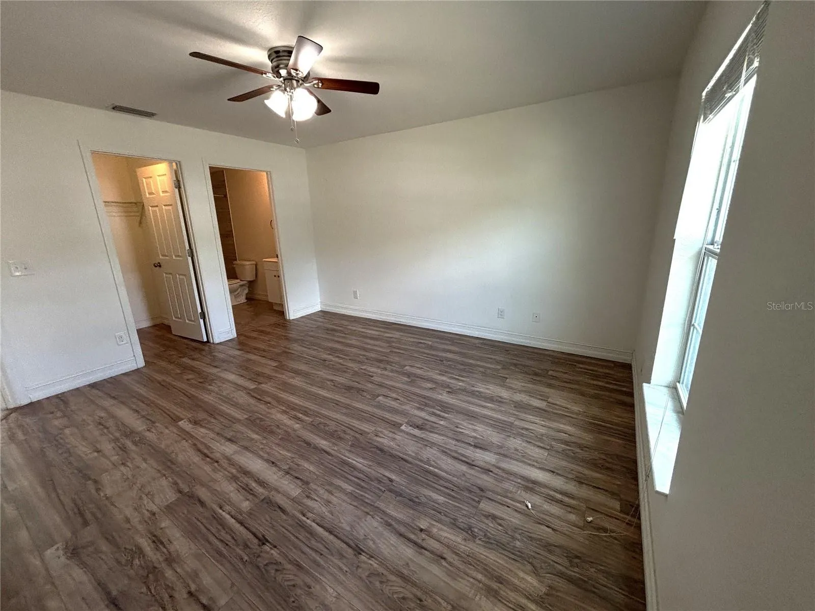 521 GLORIA AVE
