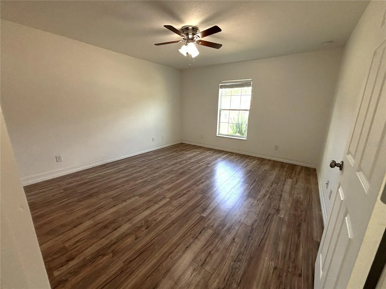 521 GLORIA AVE