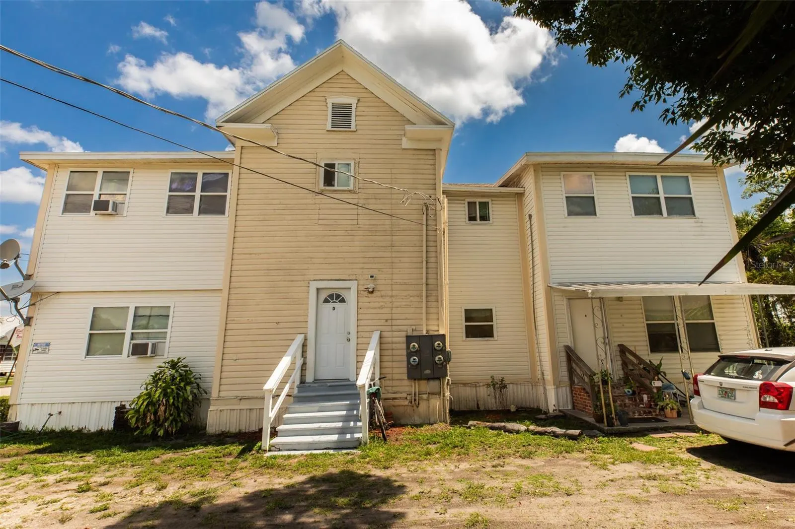 114 N DADE AVE