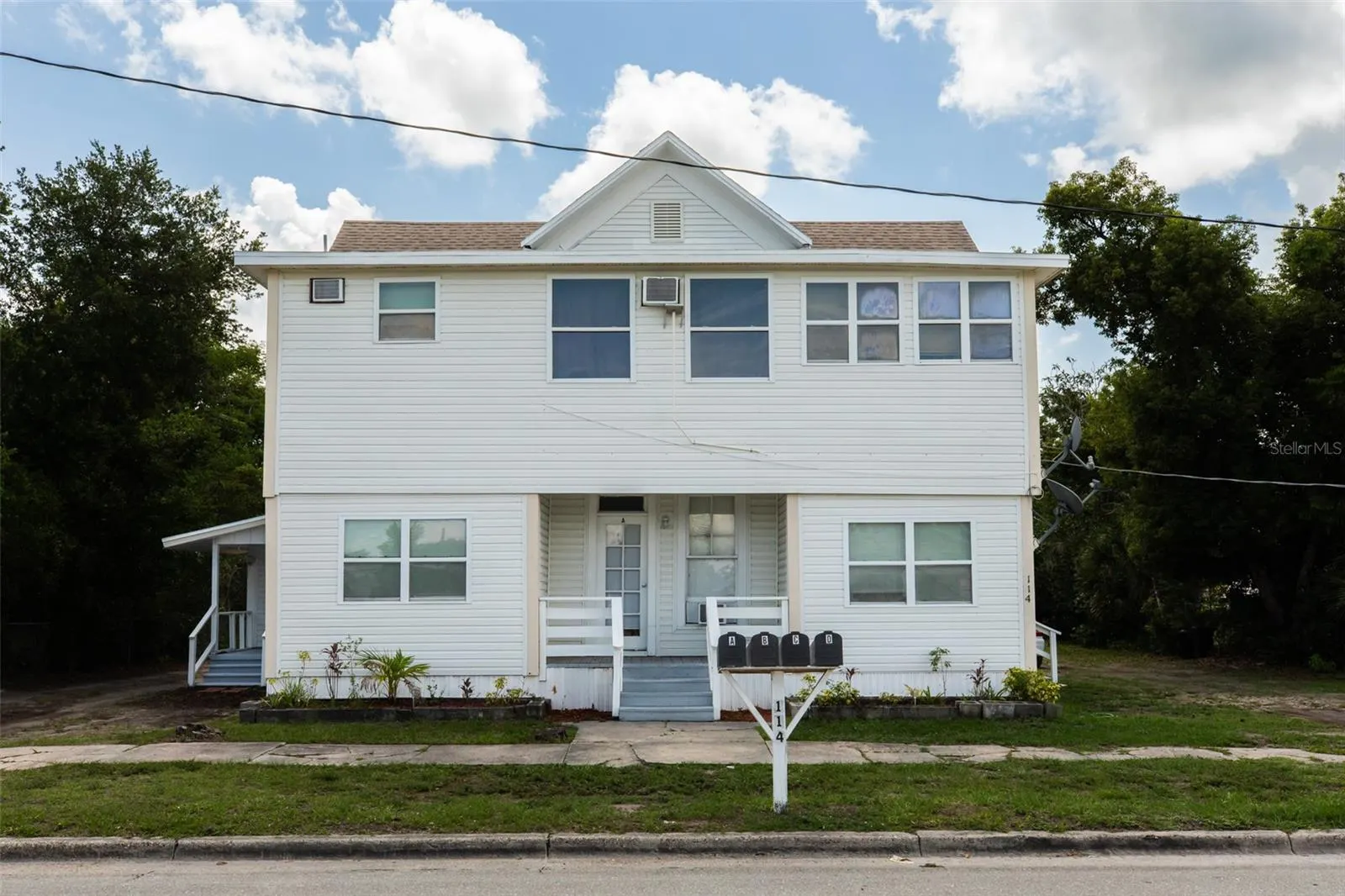 114 N DADE AVE