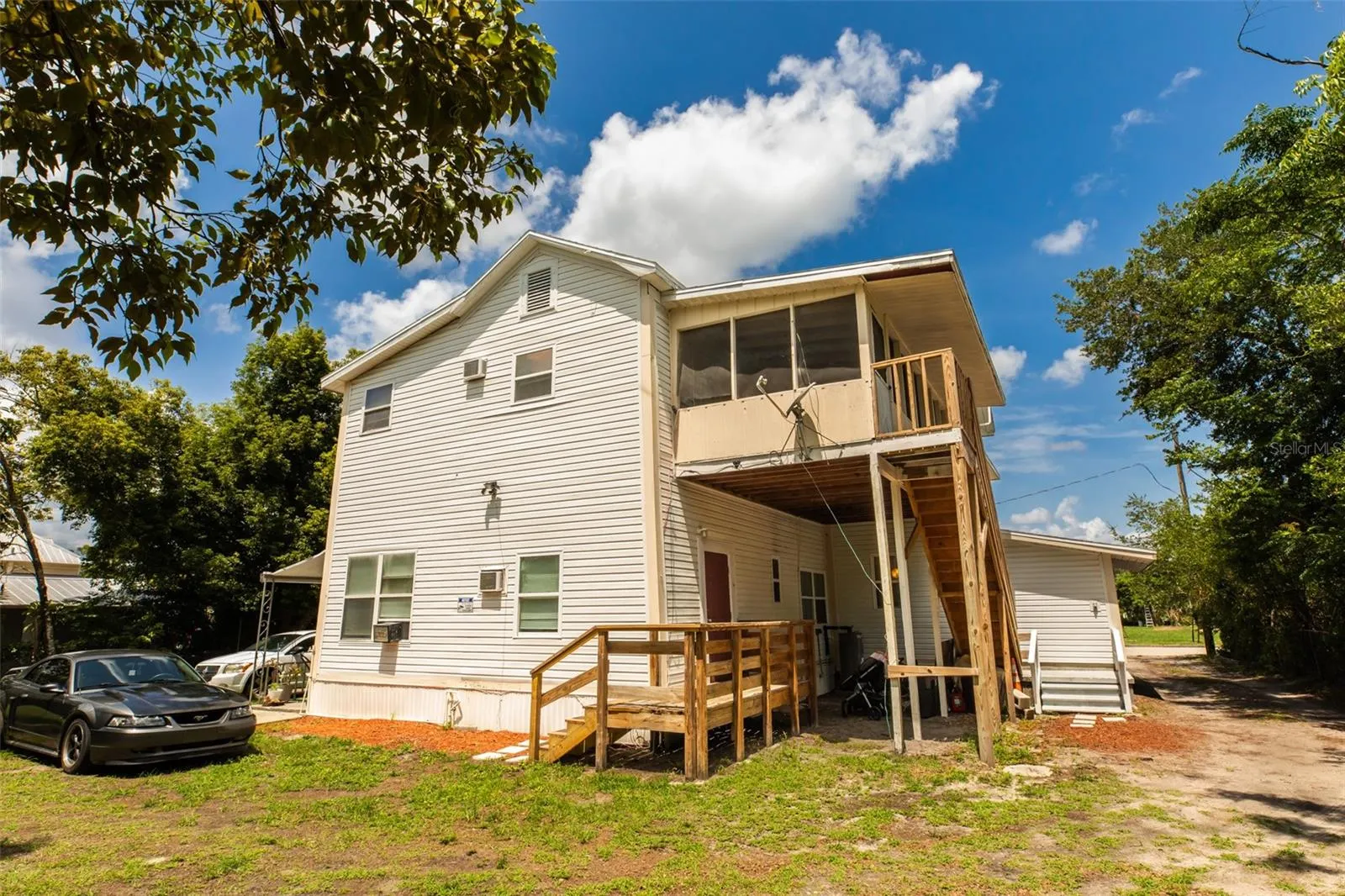 114 N DADE AVE
