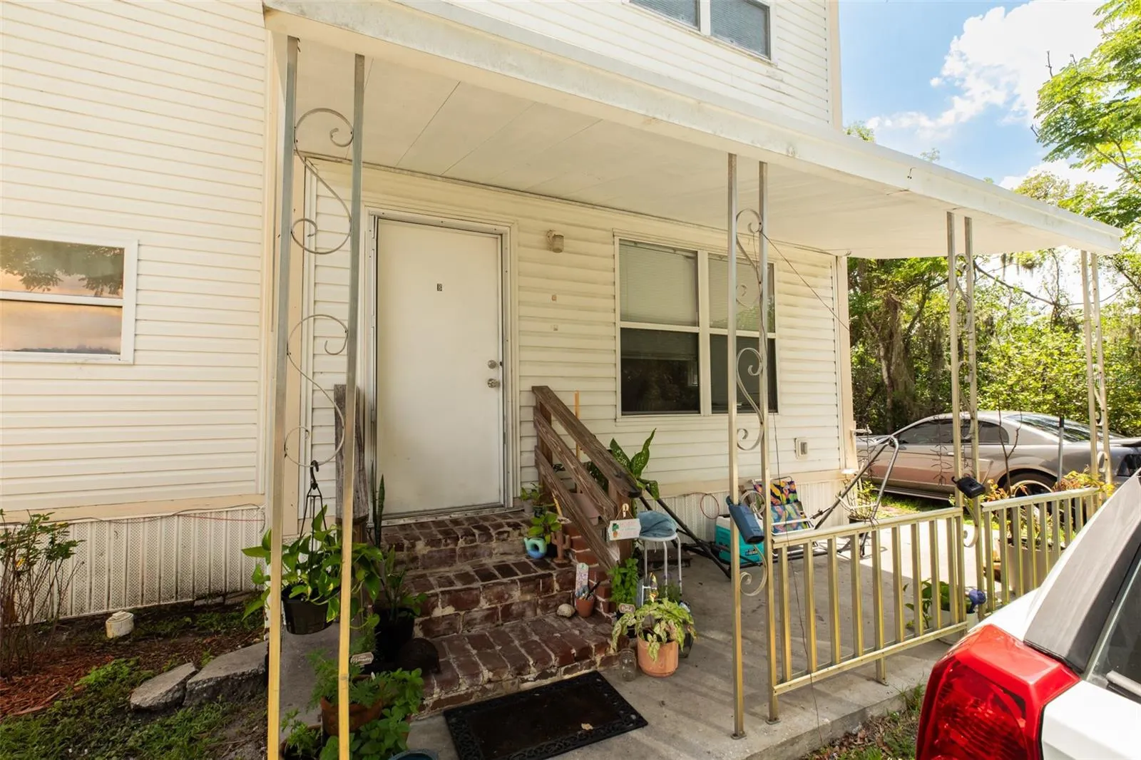 114 N DADE AVE