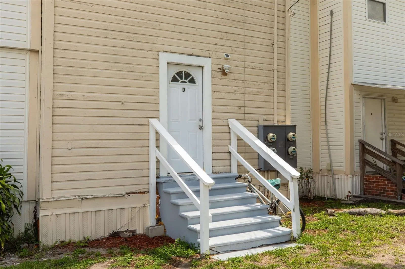 114 N DADE AVE