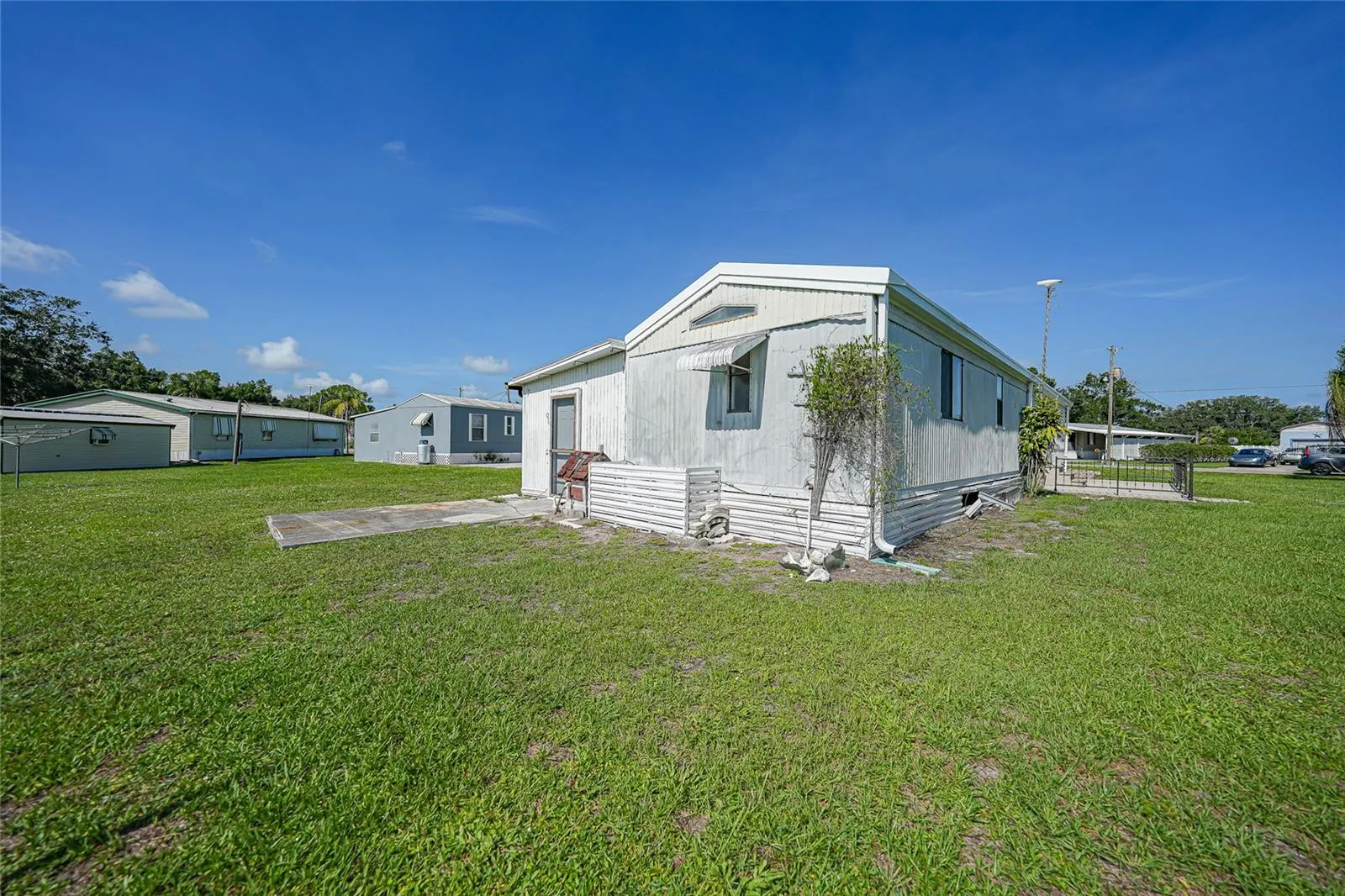 1298 SE LAKE RD