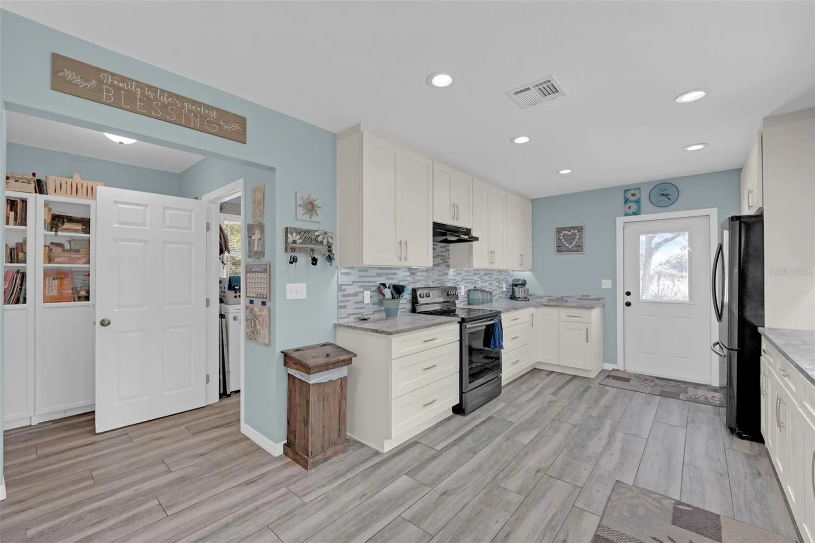 1133 CRESCENT AVE