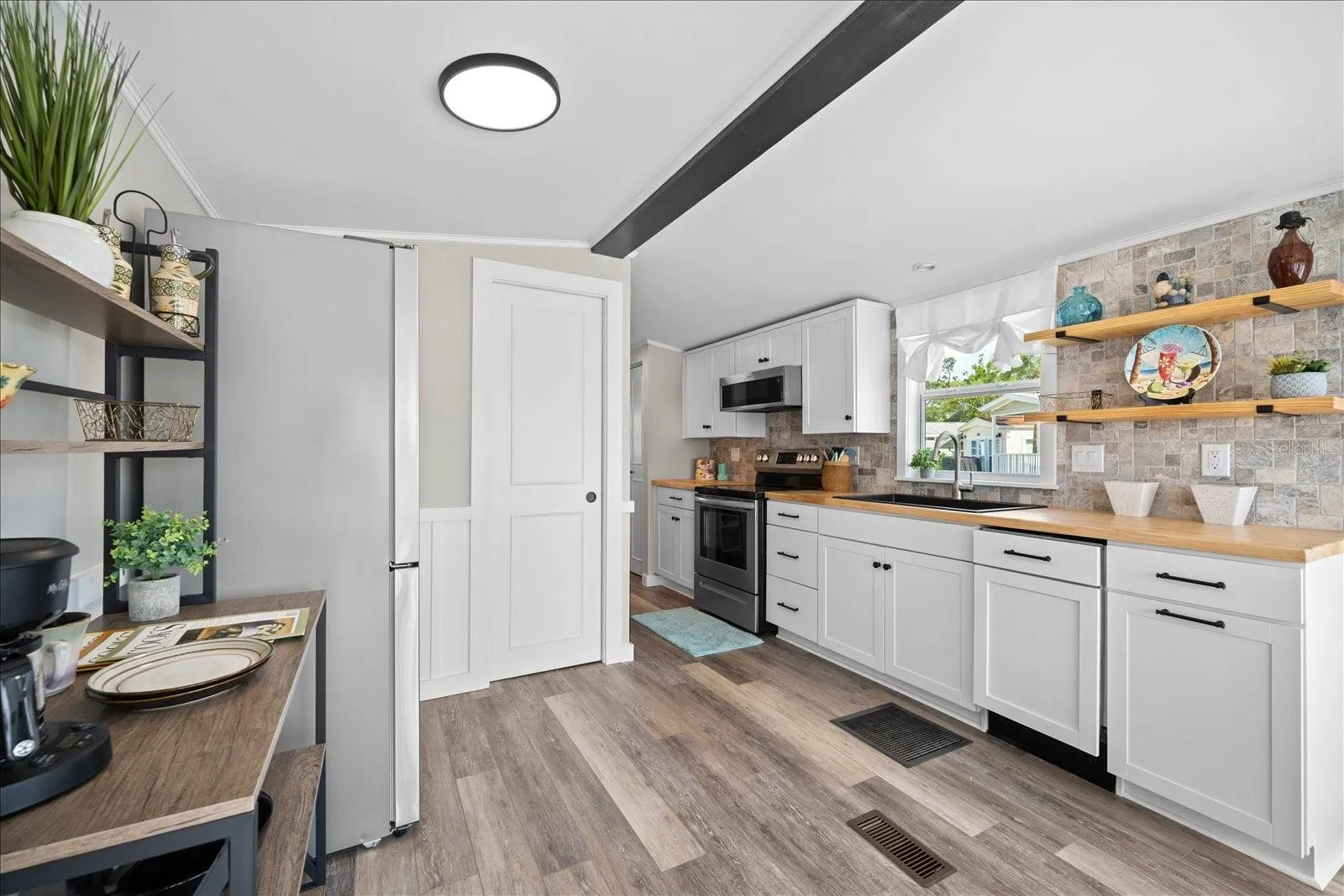 228 LANCER DR