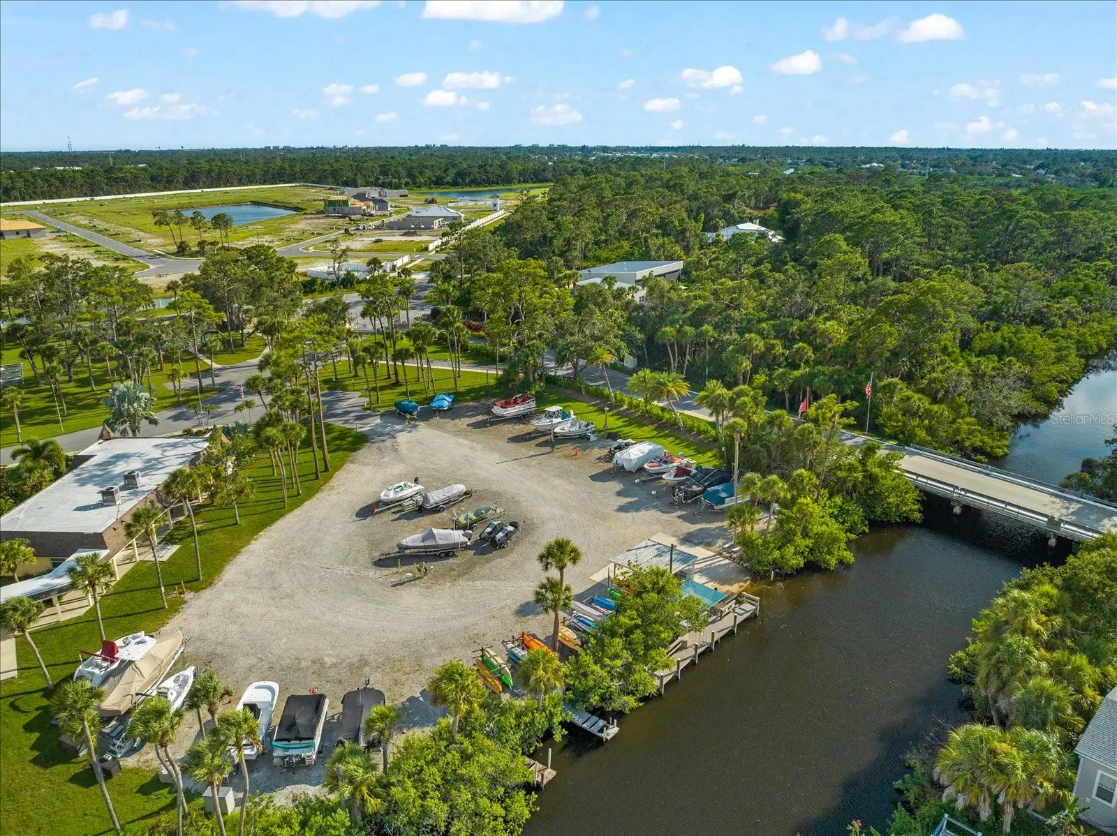 228 LANCER DR