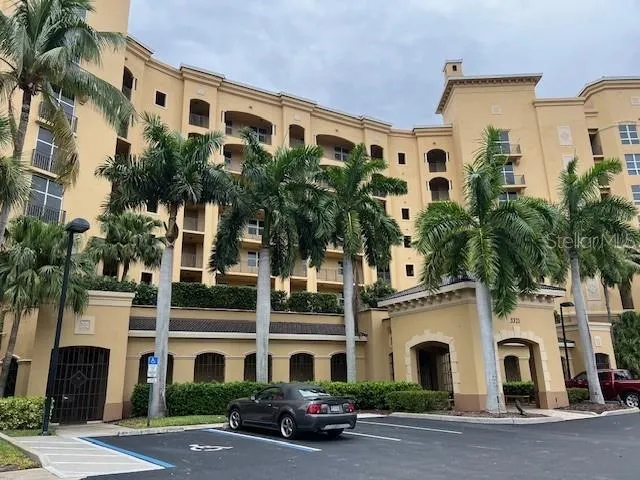 3321 SUNSET KEY CIR #501, #501